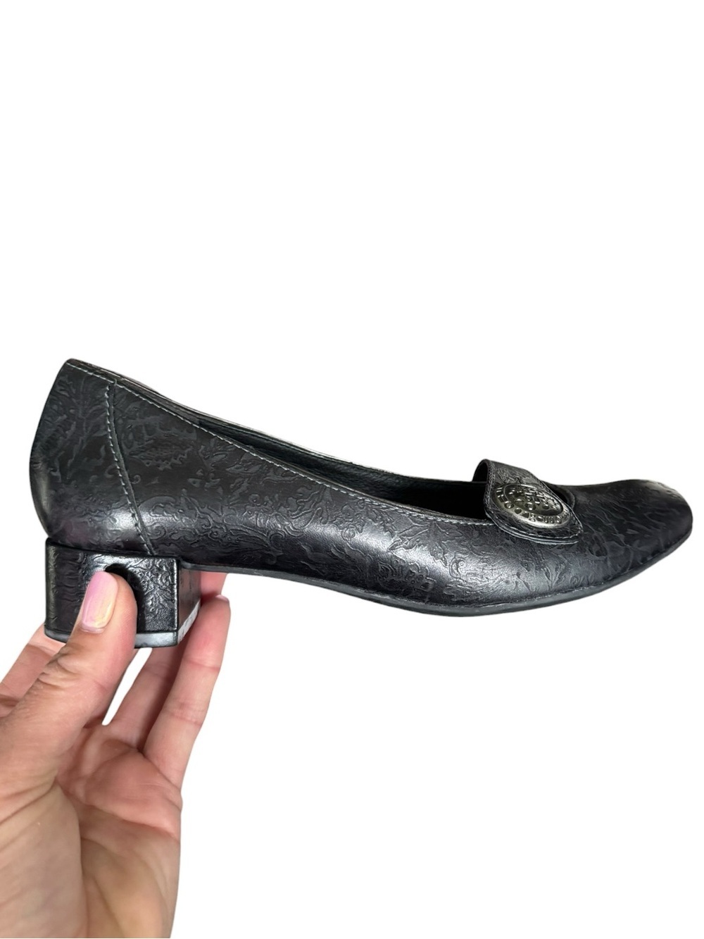 Clarks Artisan Black Embossed Leather Mary Jane Heels Size 7M Comfort Career